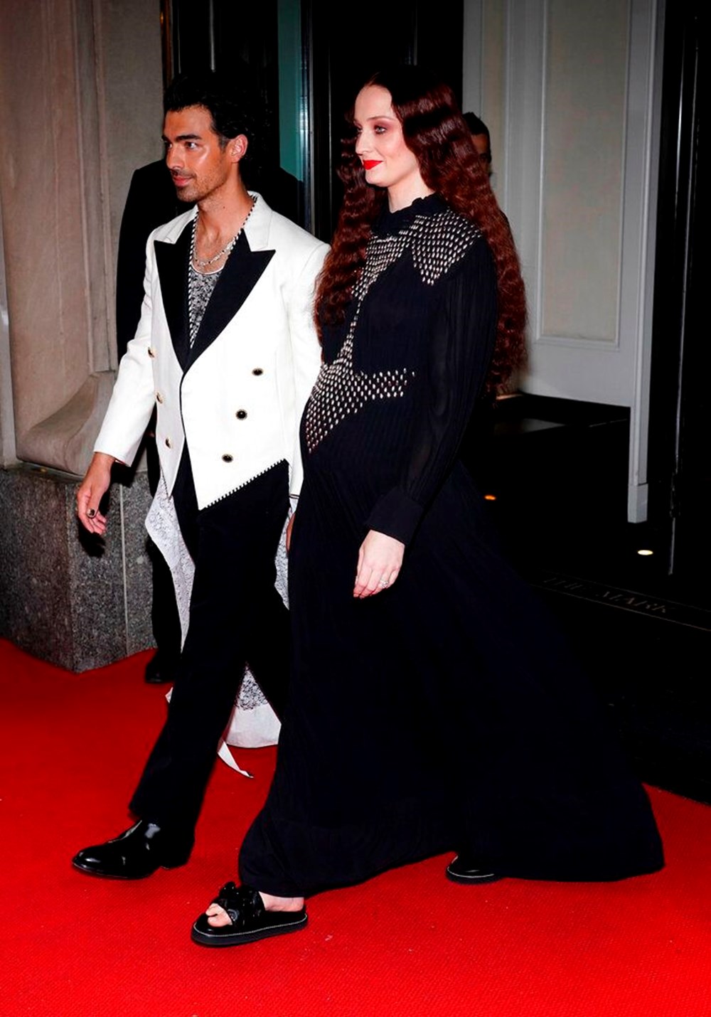 Met Gala 2022'de kırmızı halı şıklığı - 25