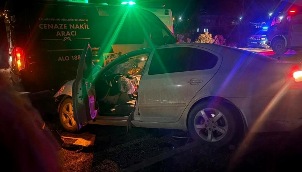 Mersin'de feci kaza: 1 ölü, 4 yaralı Mersin'de feci kaza: 1 ölü, 4 yaralı