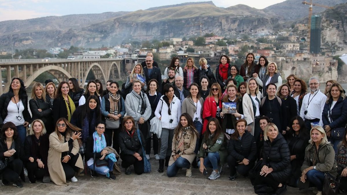 kanser farkindaligi icin pembe rota dan mardin cikarmasi