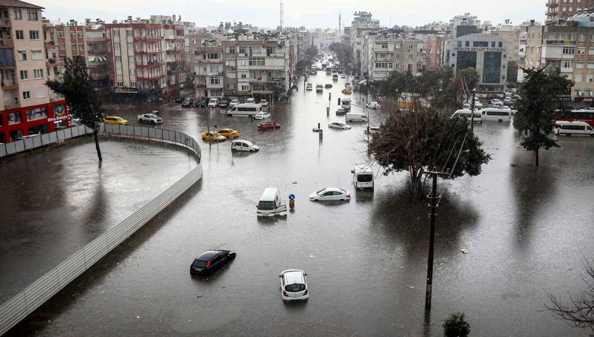 Doğanın dengesi bozuldu: 53 yıl sonra en sıcak yıl ve 900 ekstrem doğa olayı yaşandı