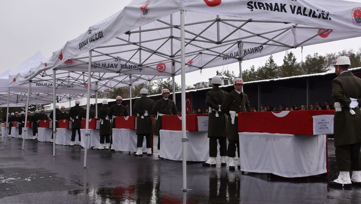 Pençe-Kilit Harekatı bölgesinde şehit olan 9 asker için Şırnak'ta tören