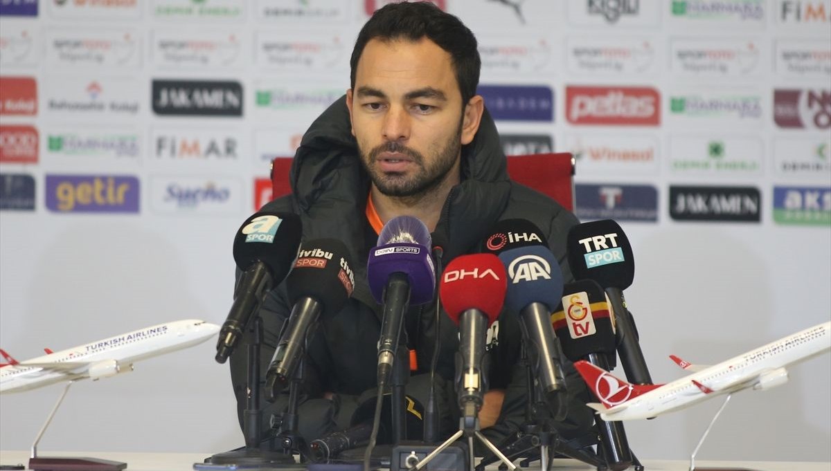 Selçuk İnan: Muslera yerdeyken golü yedik, hakemin durdurması gerekiyordu