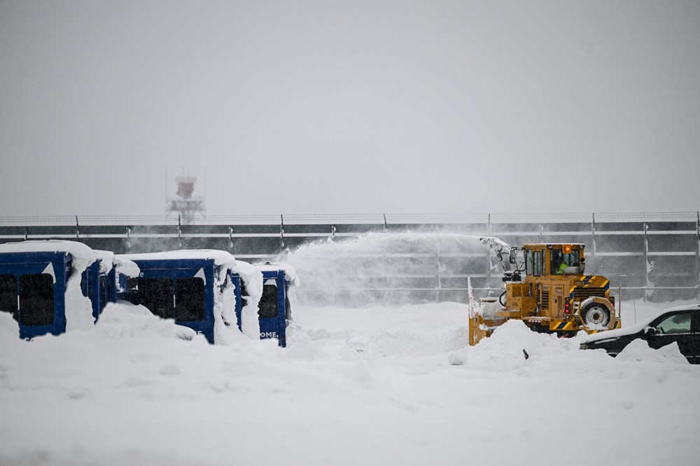 ABD'de hayat durdu: Kar fırtınası hava ve kara trafiğini felç etti - 14