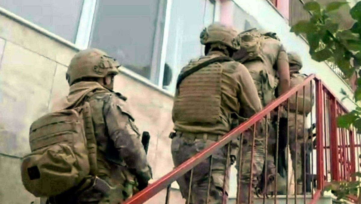 İzmir ve Mersin’de FETÖ operasyonu: 12 şüpheli gözaltında İzmir ve Mersin’de FETÖ operasyonu: 12 şüpheli gözaltında