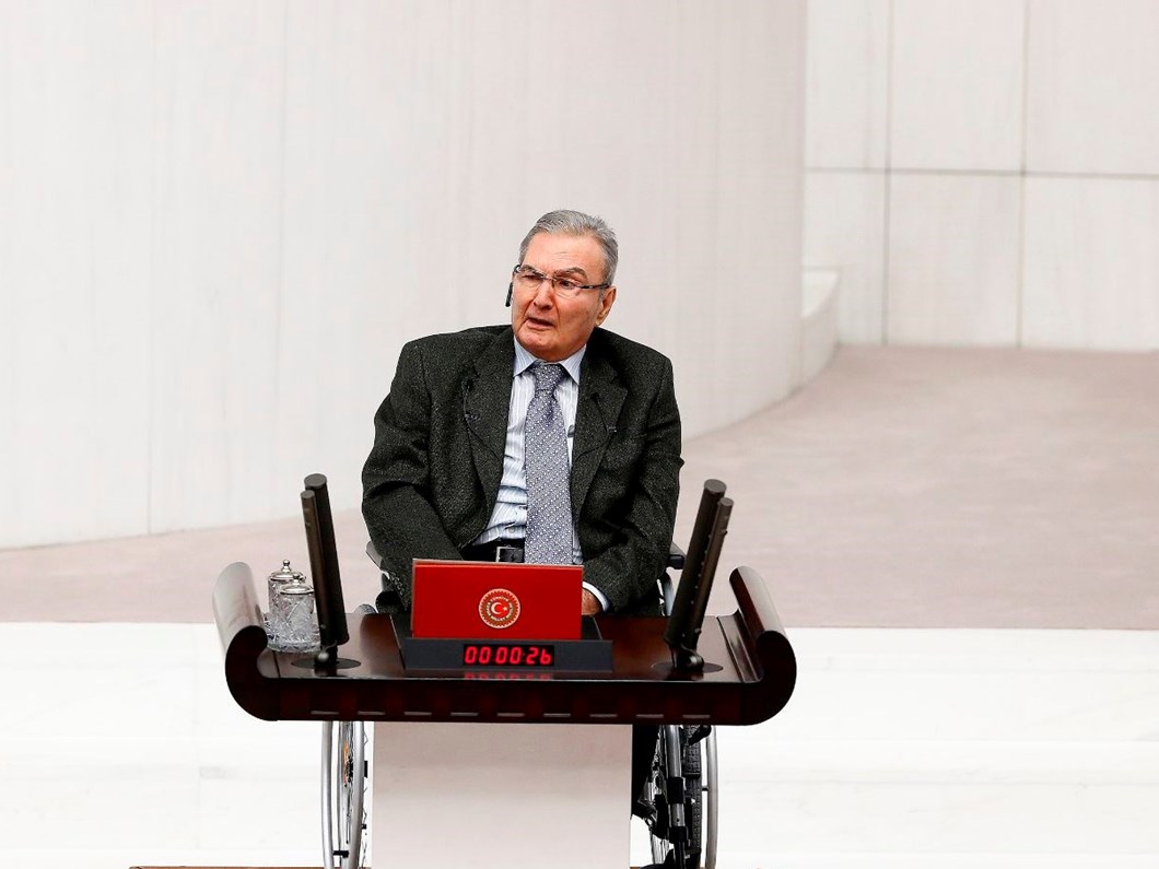 deniz baykal meclis te yemin etti ntv