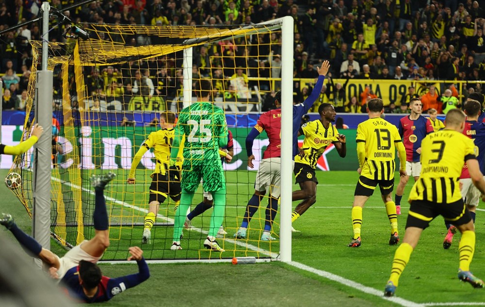 Şampiyonlar Ligi'nde tarihi gecenin kıyısından dönüldü: Barcelona'ya hat-trick yaptı | Aston Villa sürprize çok yaklaştı - 8