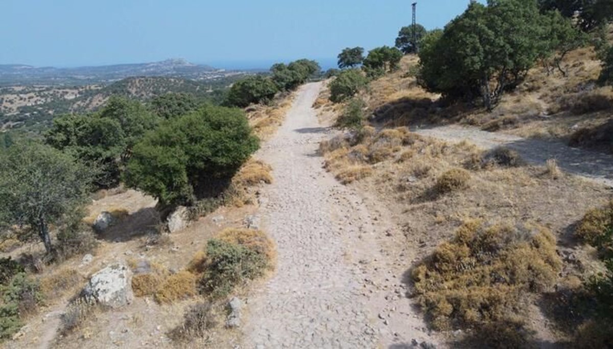 Çanakkale'deki antik yol Osmanlı dönemine ait izler taşıyor Çanakkale'deki antik yol Osmanlı dönemine ait izler taşıyor