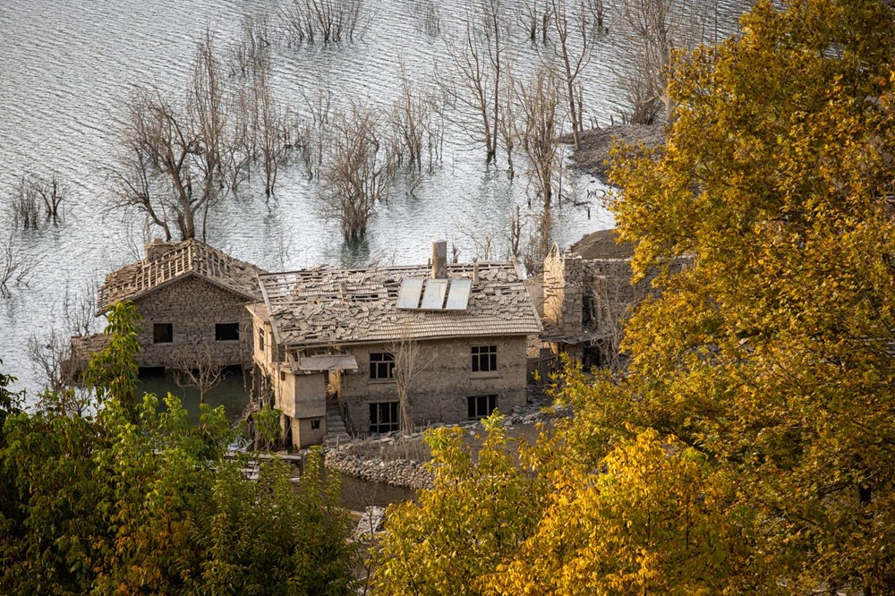 Baraj suları çekilince taş evler gün yüzüne çıktı - 9