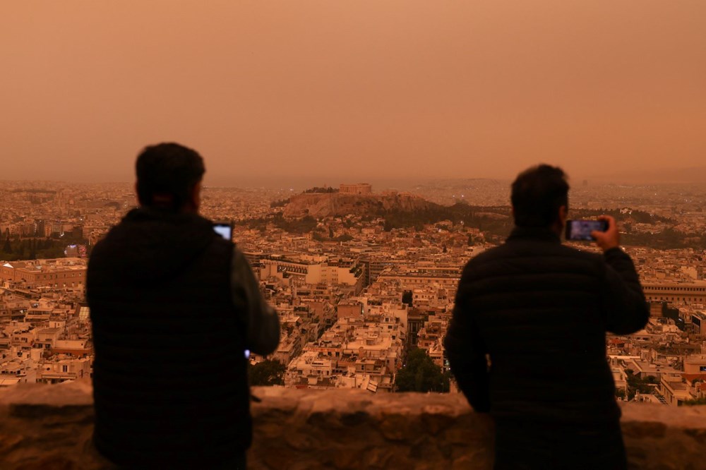 Atina'da Afrika'dan taşınan çöl tozu etkili oluyor - 1