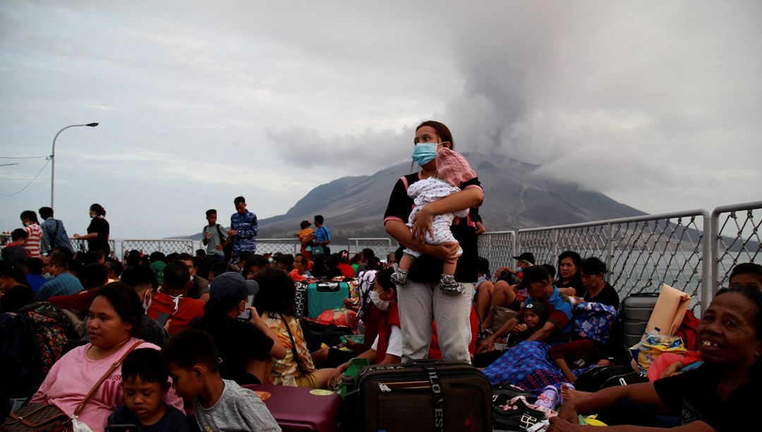 Endonezya'da 10 bin kişi kalıcı olarak tahliye edilecek