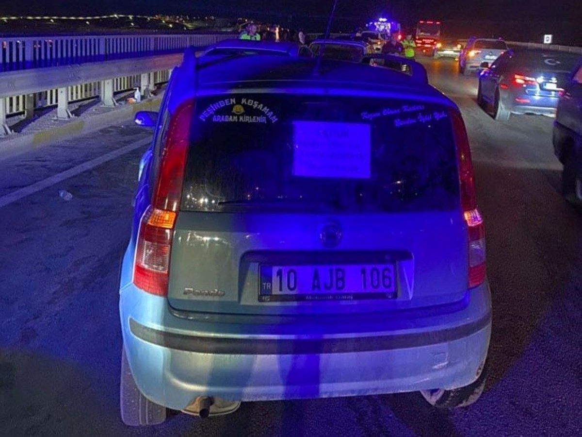 Trafik birden durdu, 5 araç birbirine girdi: 8 yaralı