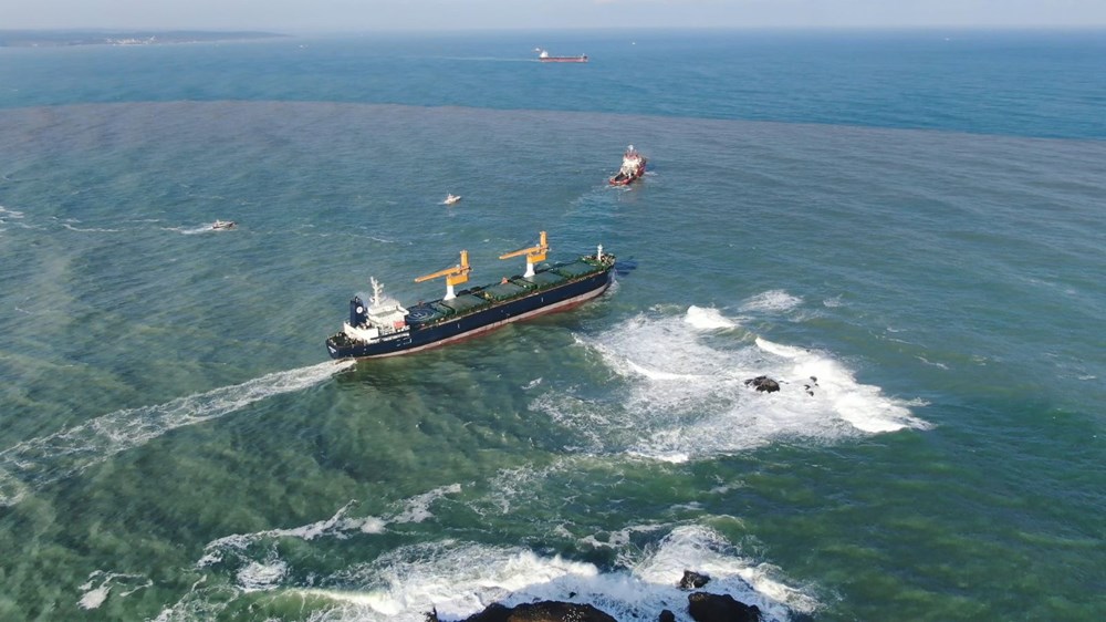 Riva'da sürüklenen kargo gemisi kurtarıldı - 5