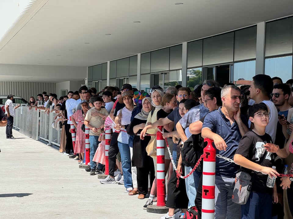 Adalar iskelesinde bayram kalabalığı - 1