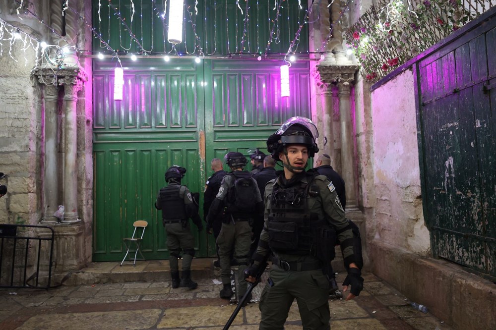 İsrail polisinden Mescid-i Aksa'ya baskın - 1