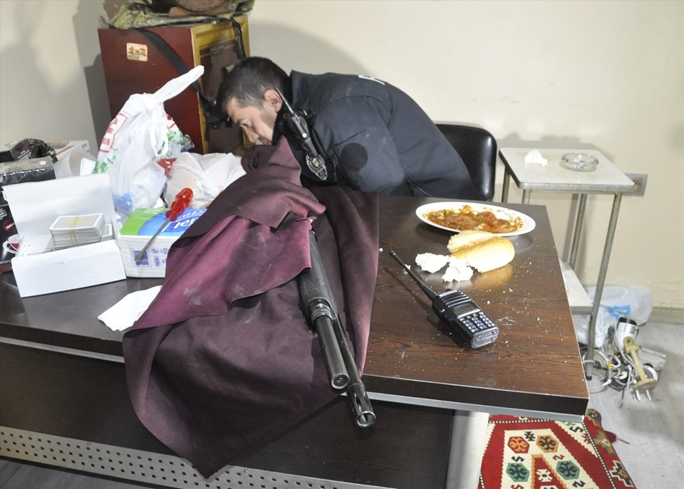 Adana'da kumar baskını: 28 kişiye 113 bin lira ceza - 1