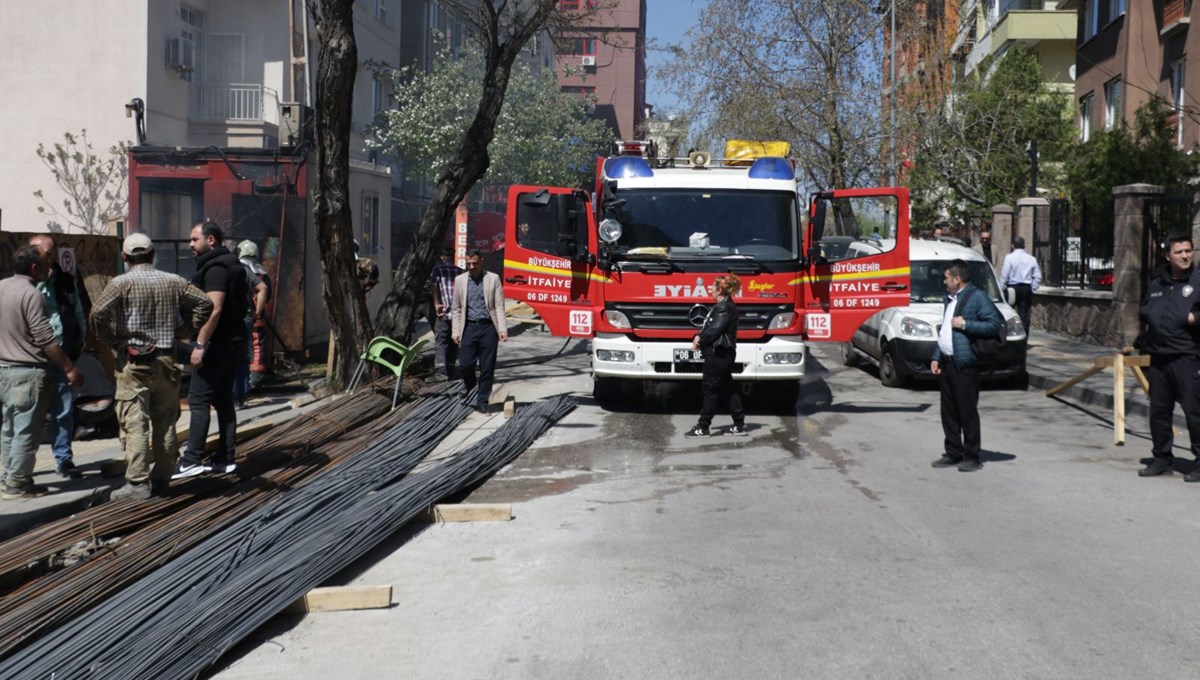 YSK yakınında yangın: Cadde boşaltıldı