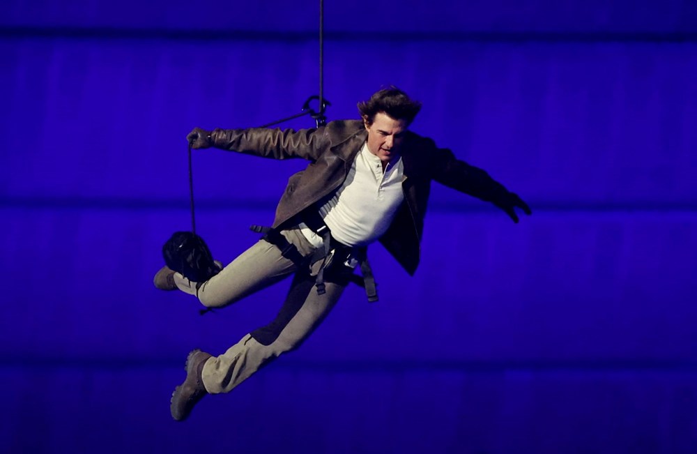 Yine dublör kullanmadı! Tom Cruise Paris Olimpiyatları'nın kapanış töreninde şov yaptı - 2