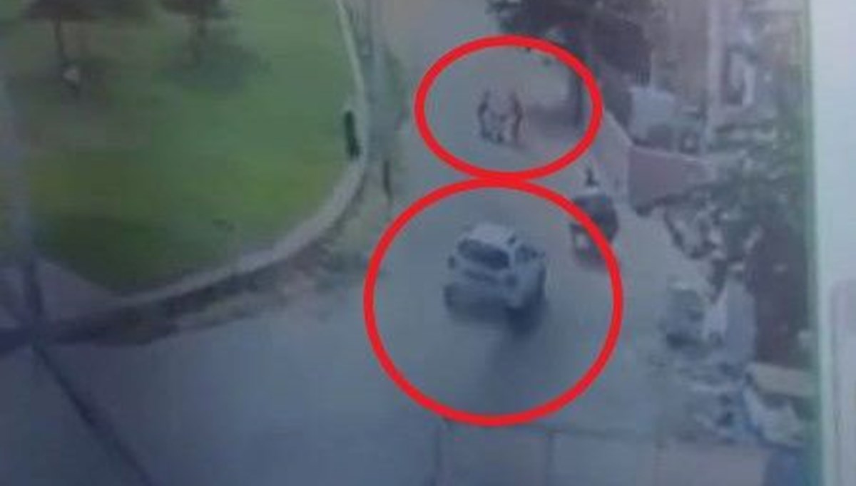 Sigara alıp, yıkatması için aracını verdiği çırağı 2 kız kardeşe çarptı Sigara alıp, yıkatması için aracını verdiği çırağı 2 kız kardeşe çarptı