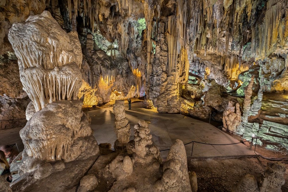 Avrupa'nın en eski turizm merkezi Nerja Mağaraları 41 bin yıldır ziyaret ediliyor - 2