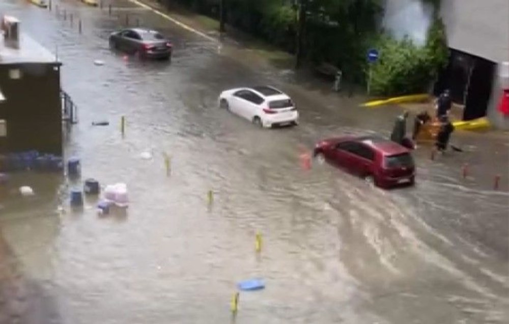 İstanbul'da kuvvetli yağmur: Yenibosna'da su baskını - 9
