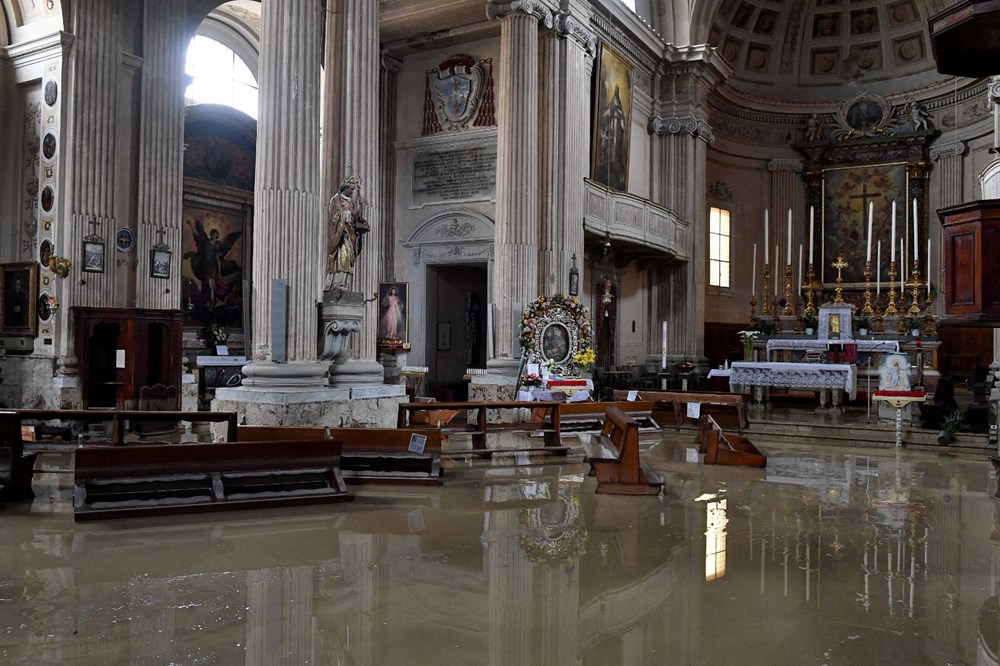 İtalya'da sel felaketi: Ölenlerin sayısı 15'e yükseldi - 10