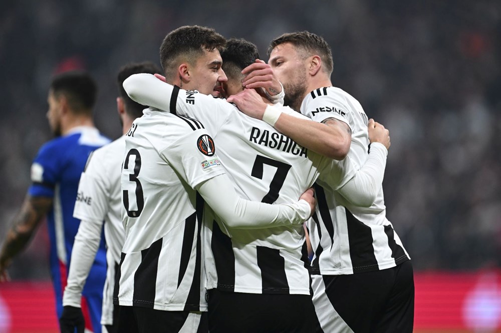 Beşiktaş Athletic'in yenilmezlik serisine son verdi: 4 gollü galibiyet - 2