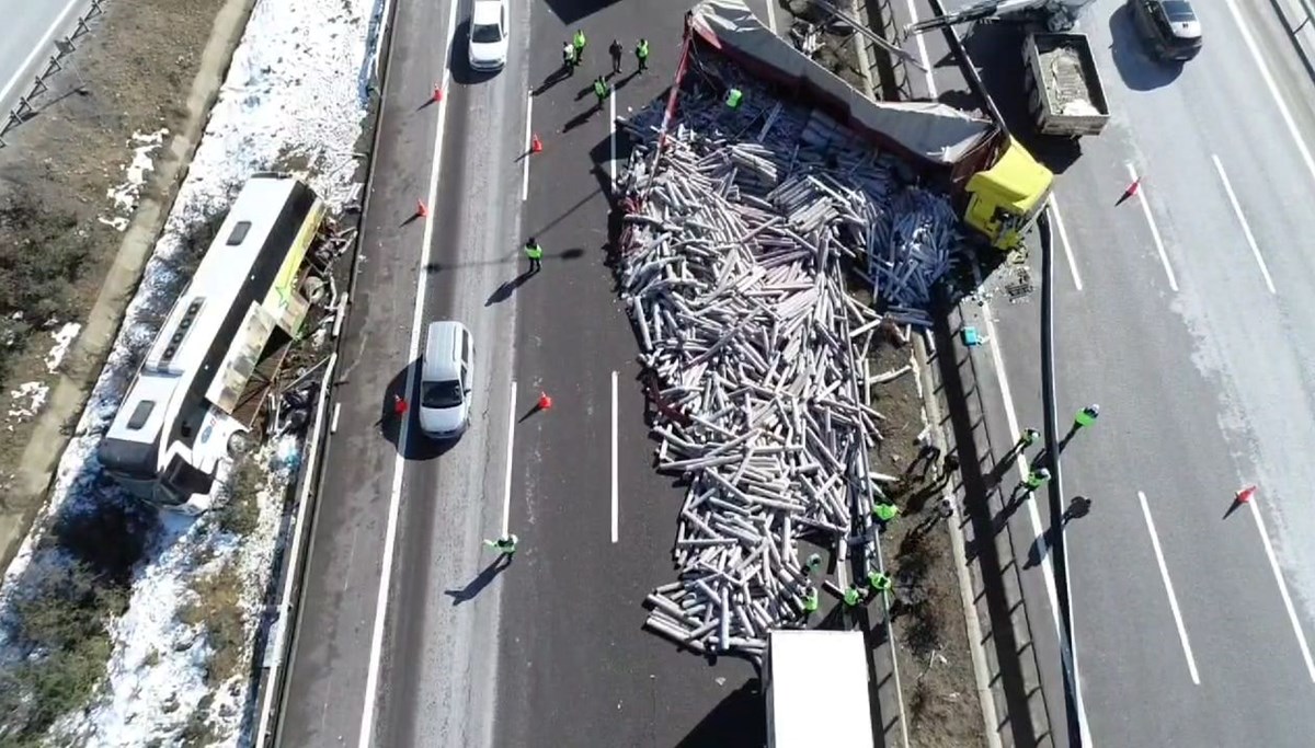 Kuzey Marmara Otoyolu'nda trafiği kilitleyen kaza