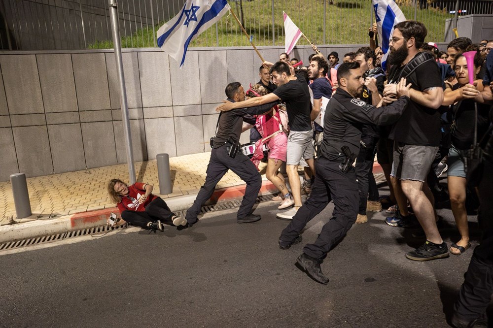 Netanyahu hükümeti karşıtı protestolara İsrail polisinden müdahale - 6