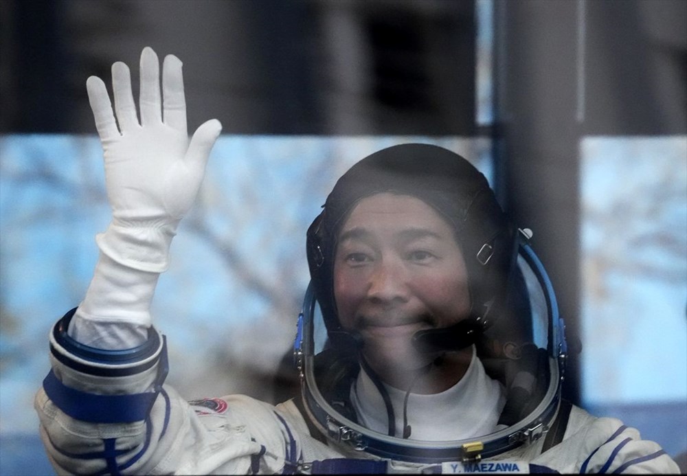 Japon milyarder Yusaku Maezawa ile asistanı uzaya gönderildi - 3
