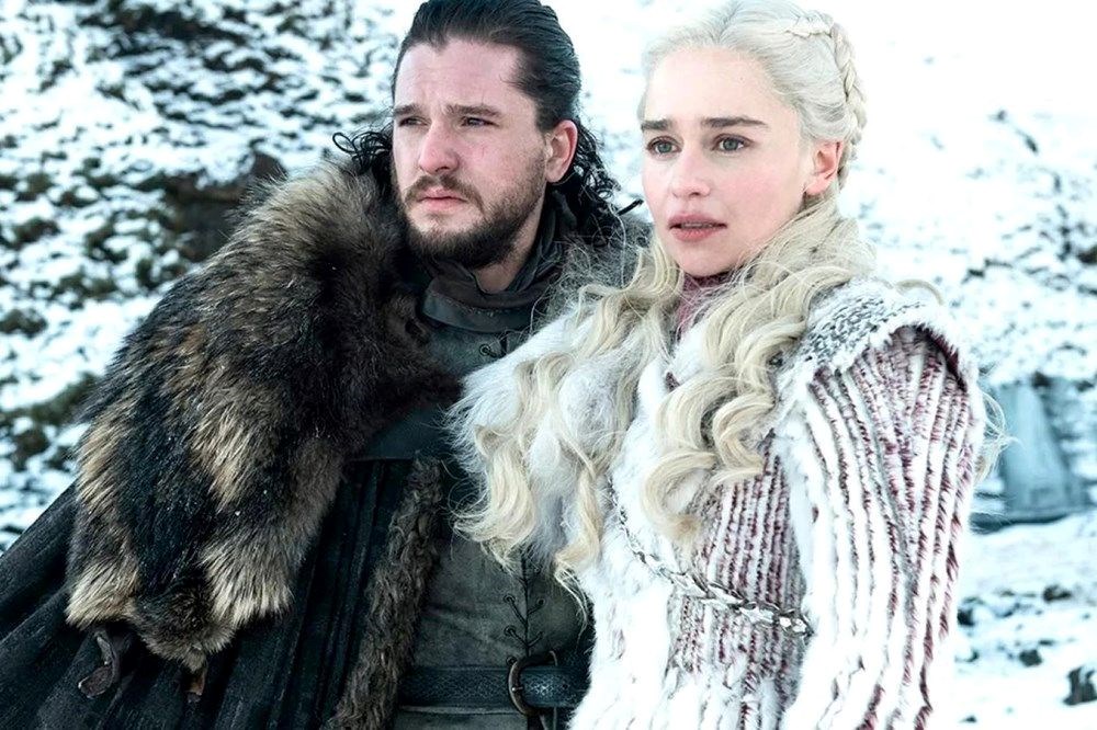 Game of Thrones yıldızı Emilia Clarke'a İmparatorluk Nişanı - 1