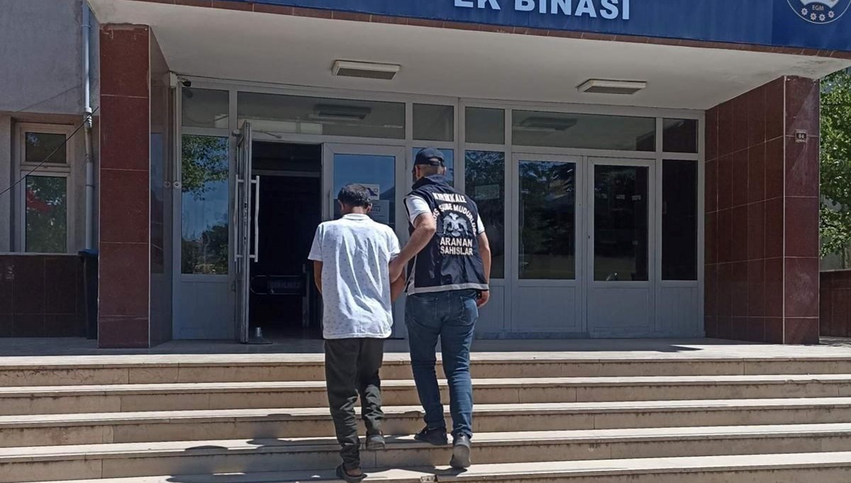 26 yıl hapis cezası bulunan firari yakalandı 26 yıl hapis cezası bulunan firari yakalandı