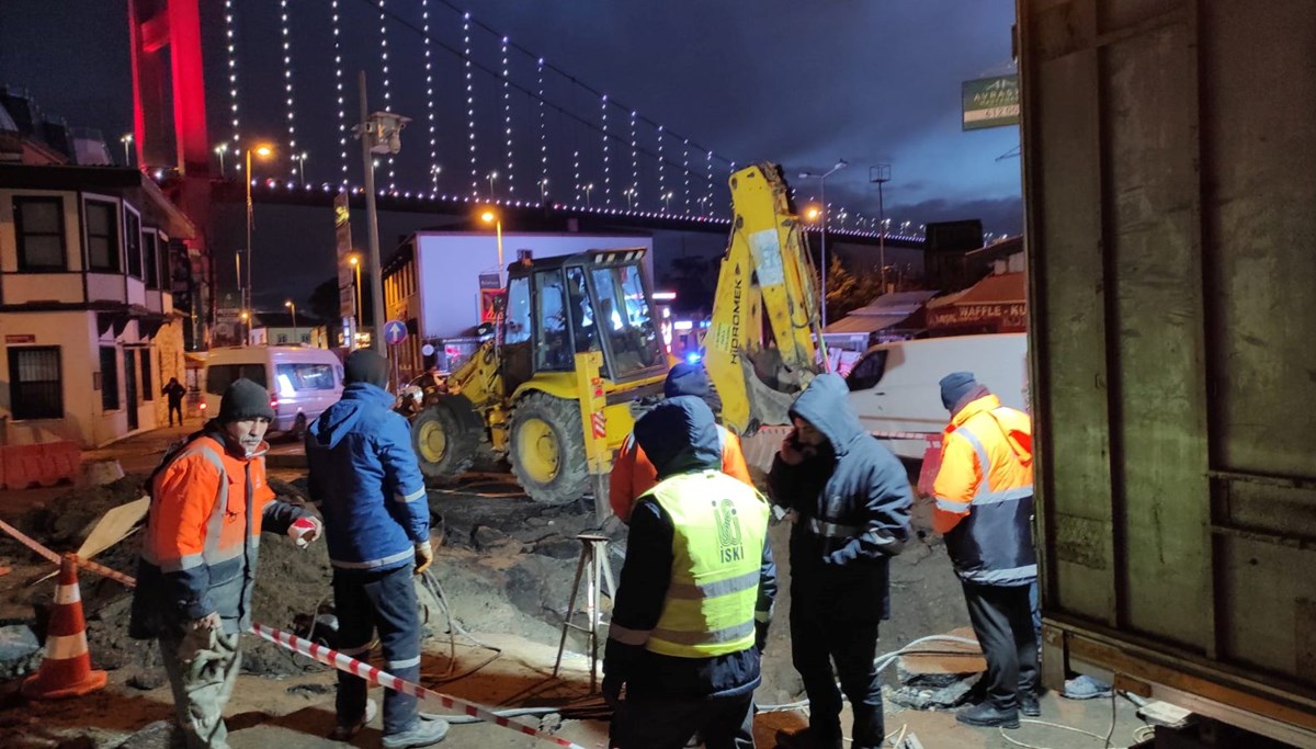 Ortaköy’de isale hattı patladı, trafik durdu Ortaköy’de isale hattı patladı, trafik durdu