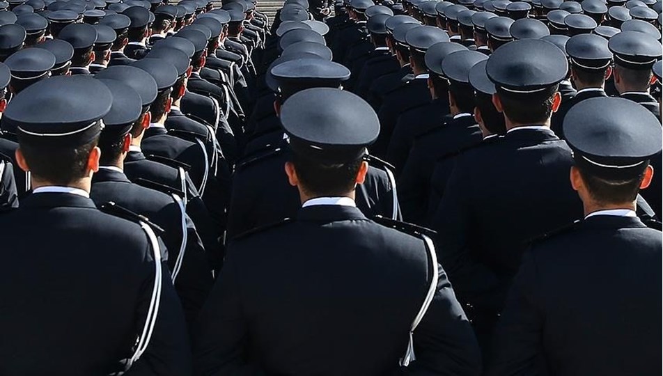 'FETÖ elebaşının hediyesi' diye sınav sorularını dağıtmışlar