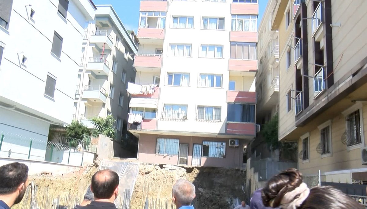 Küçükçekmece’de 7 katlı binada kayma Küçükçekmece’de 7 katlı binada kayma