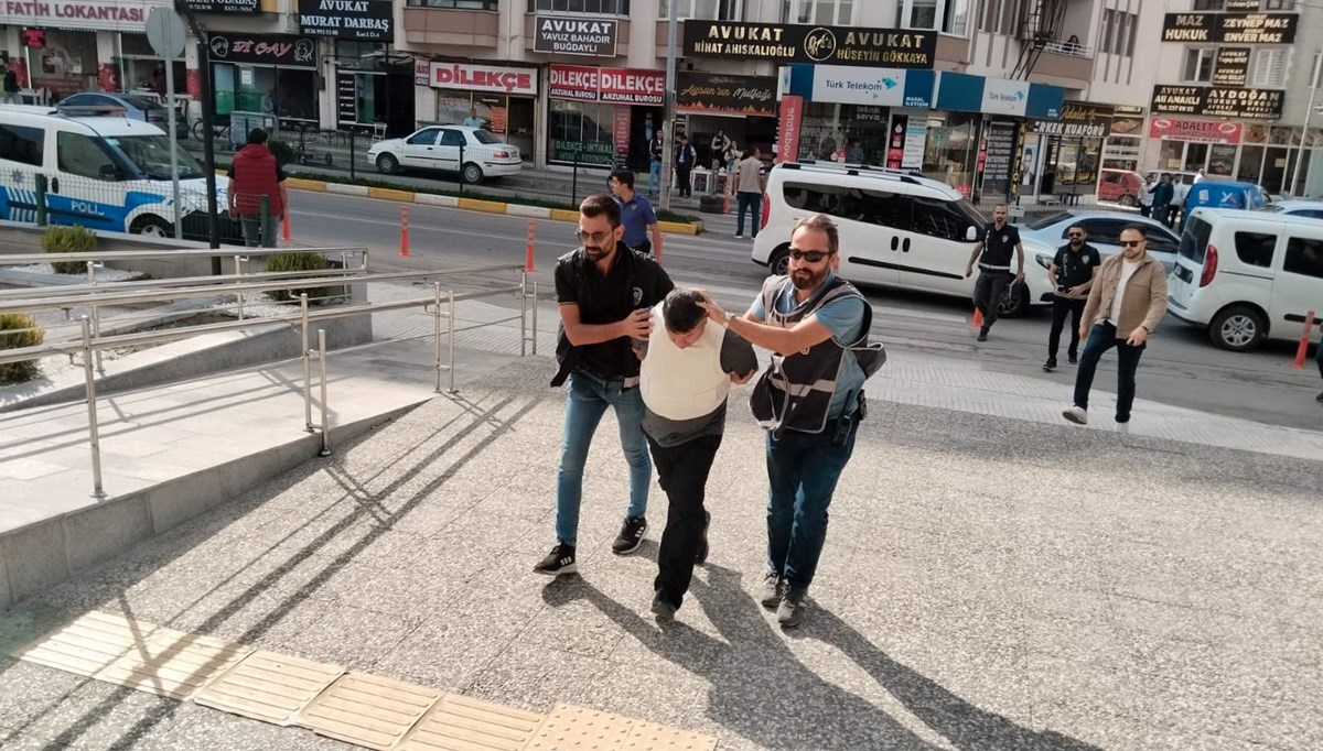 Eski eşini 16 bıçak darbesiyle öldüren sanığa ağırlaştırılmış müebbet talebi Eski eşini 16 bıçak darbesiyle öldüren sanığa ağırlaştırılmış müebbet talebi