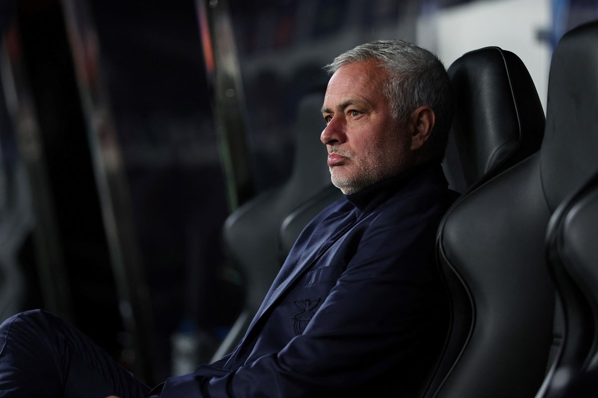 Benfica Teknik Direktörü Jose Mourinho, Newcastle maçında kulübedeki yerini almıştı.