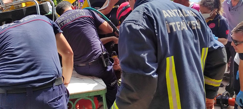 Lunaparkta oyuncak koparak düştü: Baş aşağı kurtarılmayı beklediler - 12