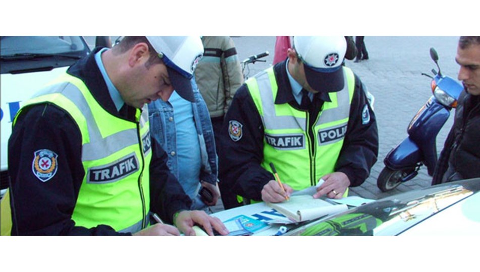 Trafik müdürüne 'aşırı hız' cezası