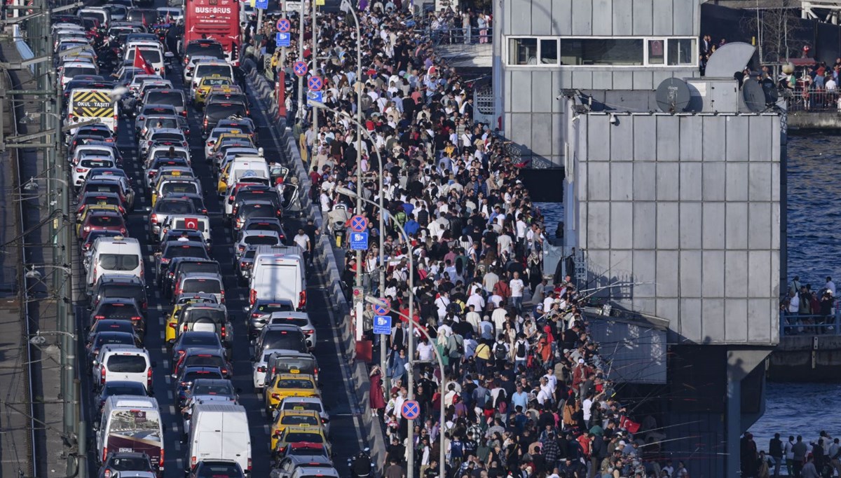 İstanbul trafiğinde 100. yıl yoğunluğu İstanbul trafiğinde 100. yıl yoğunluğu