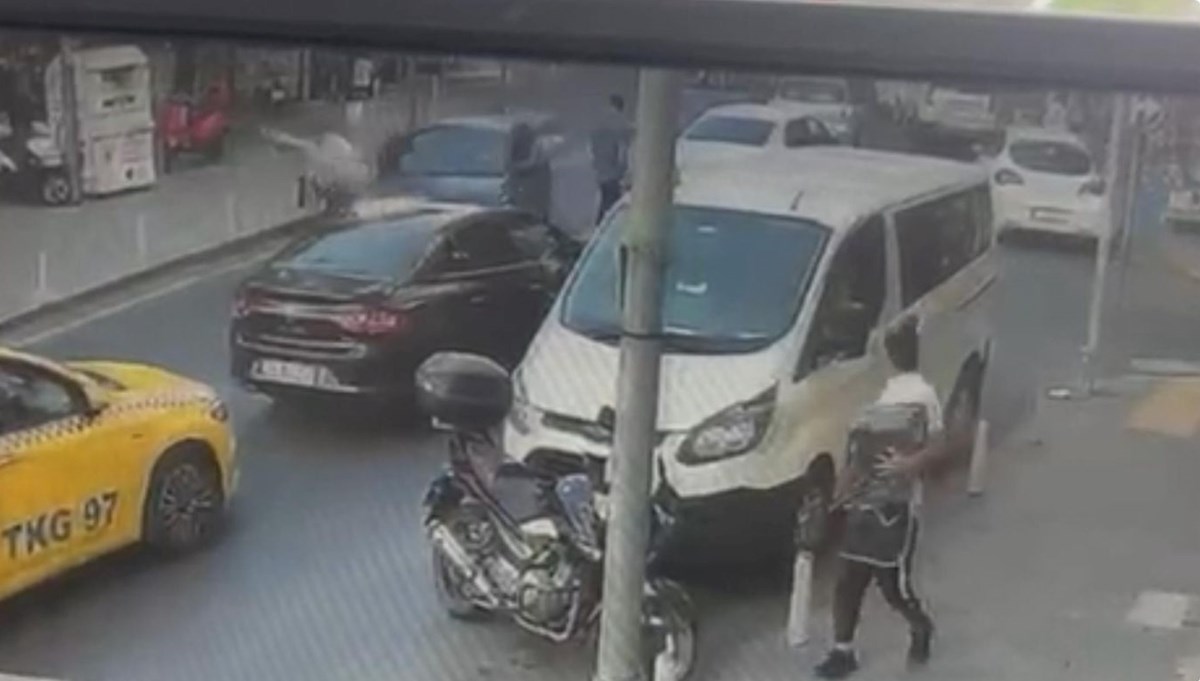 Fren yerine gaza bastı, dört araca çarptı
