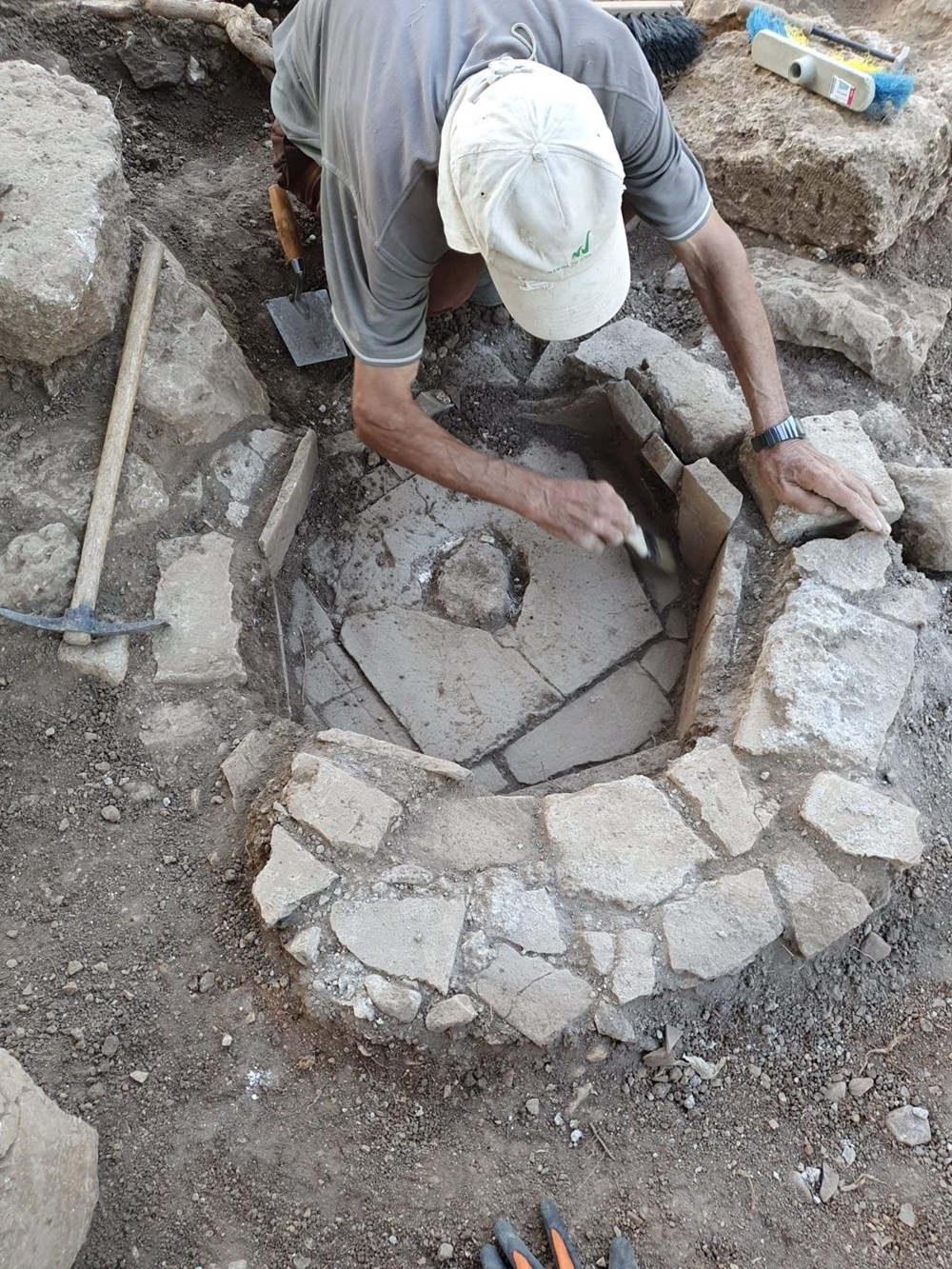 Duvarın içine gizlenmiş saf altın sikkeler bulundu: Müslümanlardan saklandı - 4