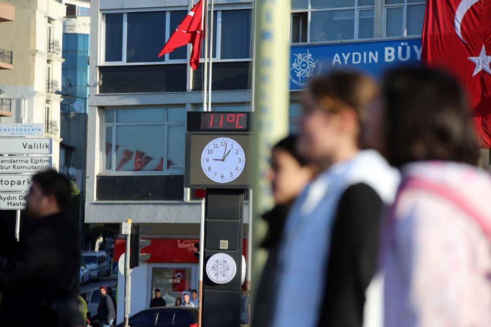 Saat 9'u 5 ge�e hayat 1 dakika durdu