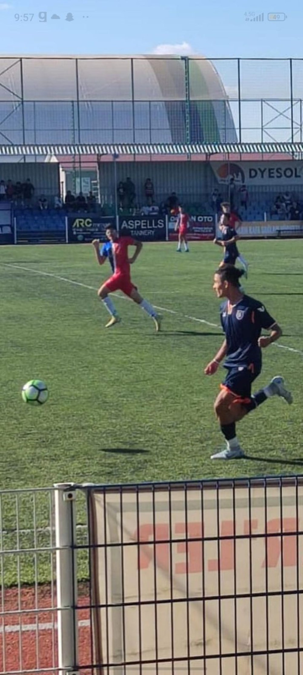 Başakşehir Futbol Kulübü’nün 15 yaşındaki alt yapı oyuncusuna bıçaklı saldırı | Ömer Faruk Kayaca hastanede yaşam savaşı veriyor - 8