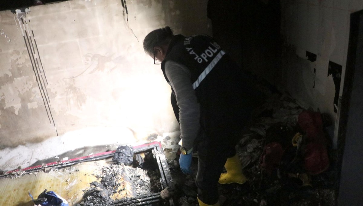 Elektrikli battaniyeden çıkan yangında ölen minik Masal toprağa verildi Elektrikli battaniyeden çıkan yangında ölen minik Masal toprağa verildi