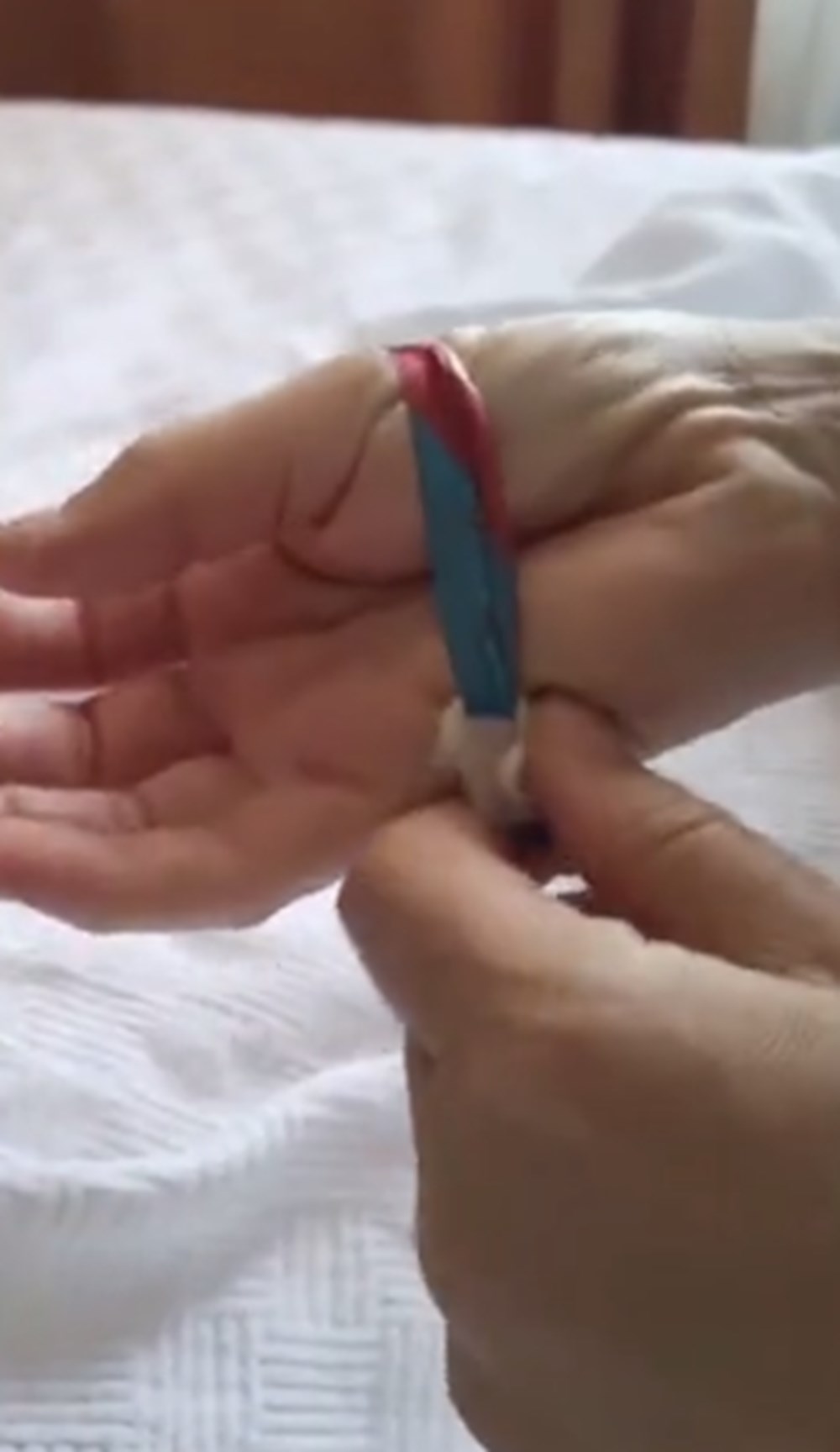 İngiliz kadın Kuşadası'ndaki 5 yıldızlı oteli dolandırdı: Eski bilekliğiyle sınırsız yedi, içti - 5