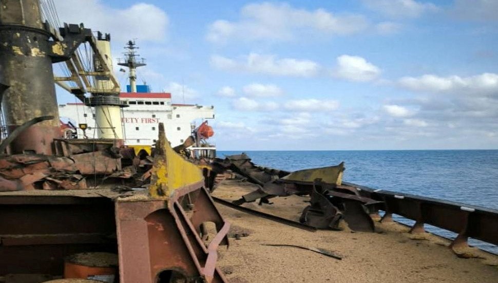 Rusya, Mısır'a giden tahıl gemisini Karadeniz'de vurdu