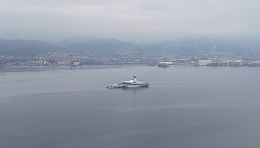 Dünyanın en büyükleri arasında: İzmit Körfezi'ne demir attı