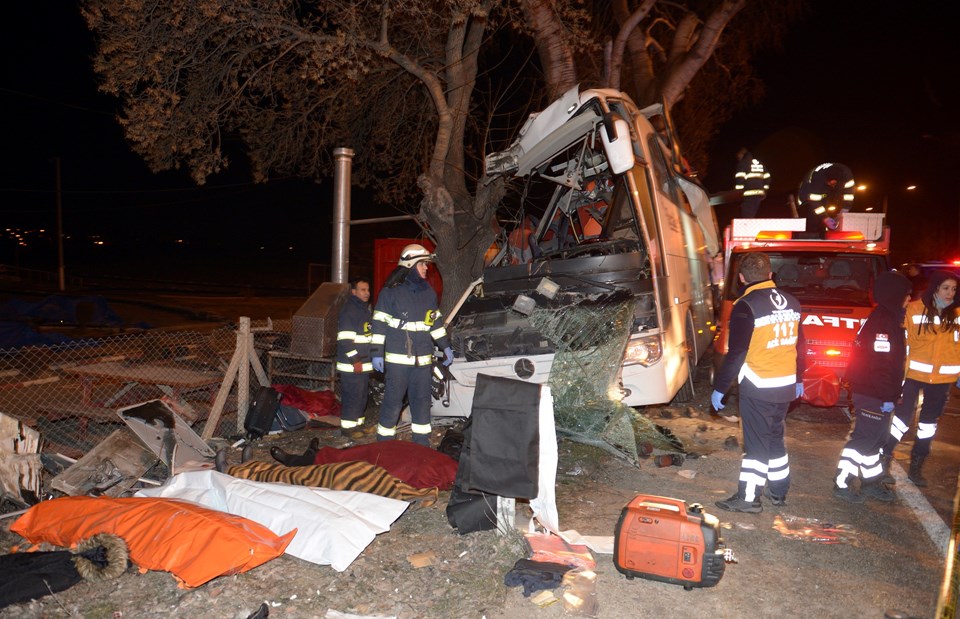 Son dakika haberi... Eskişehir'de tur otobüsü kaza yaptı: 11 ölü - 1