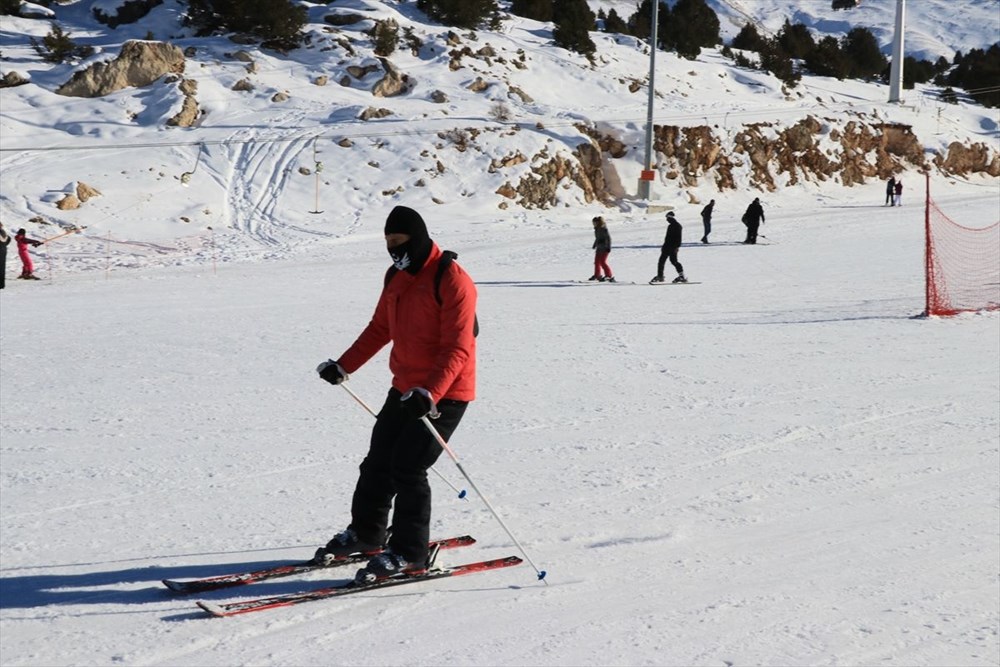 Dinlenmeden pisti tamamlanamayan kayak merkezi: Ergan - 12