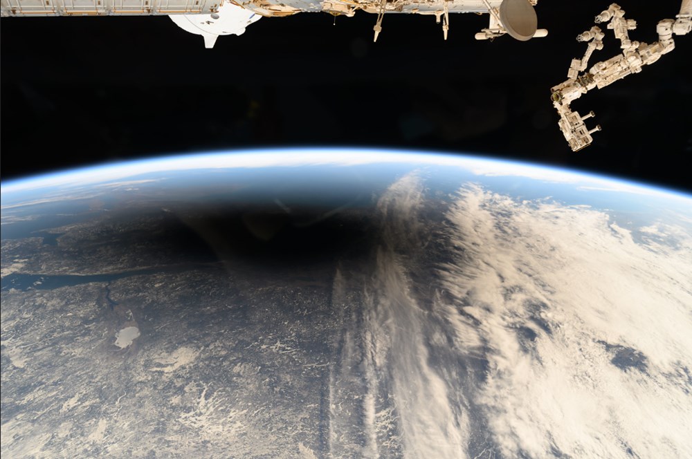 Astronotlar tam Güneş tutulmasını uzaydan fotoğrafladı - 3